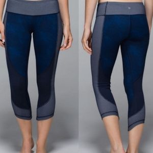 Lululemom Size 8 capri cropped legging pan…
